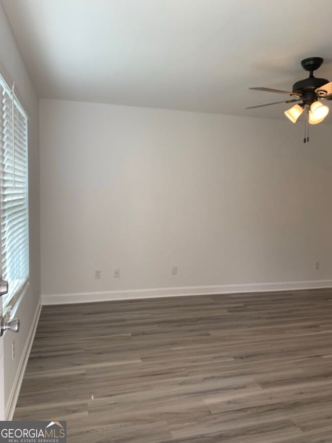 Building Photo - 695 Douglas Dr