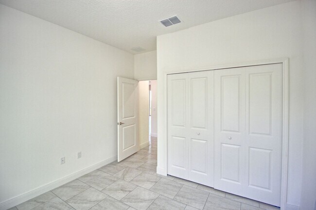 Building Photo - 5054 Marina Dr