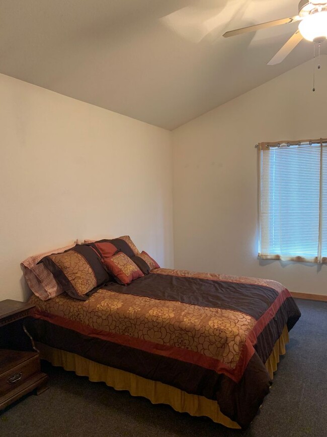 Building Photo - Beautiful 4 Bedroom, 3.5 Bath Home For Ren...