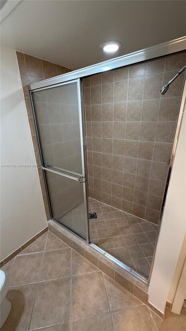 Building Photo - 347 N New River Dr E