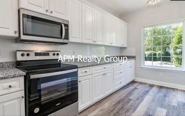 Building Photo - Easly Living Townhome