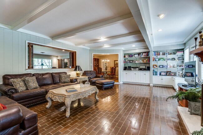Building Photo - GORGEOUS RANCH-STYLE HOME ON WOODED 1.2 AC...