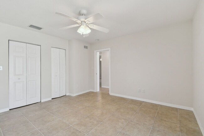 Building Photo - 345 Capri Blvd