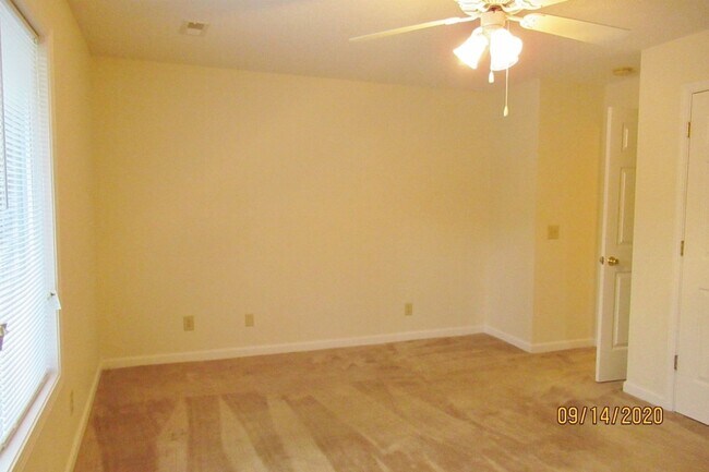 Building Photo - Willow Run- 2 bedroom, 2 bathroom apartment