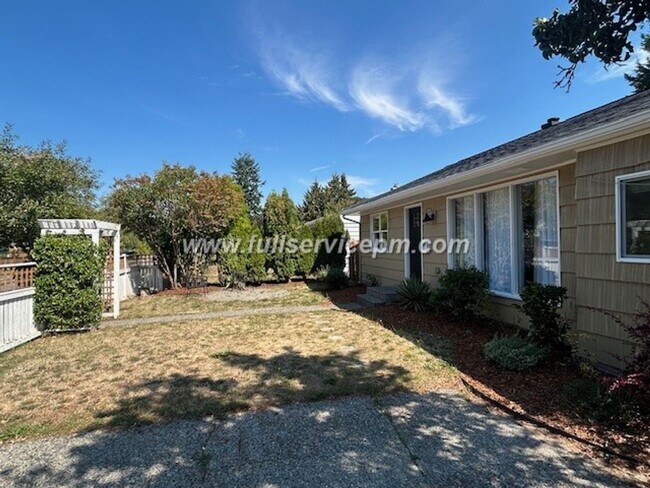 Building Photo - West Seattle Vintage Charm meets Modern! Huge Deck and Fire pit!