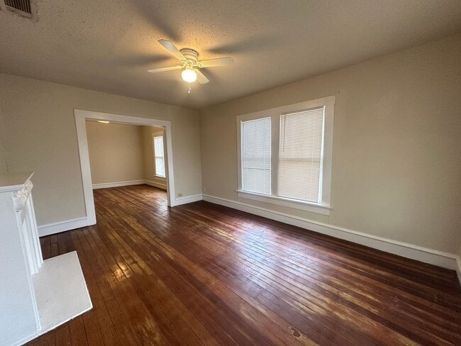 Building Photo - 2112 McKenzie Ave