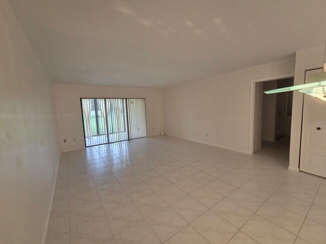 Building Photo - 9187 Norte Lago