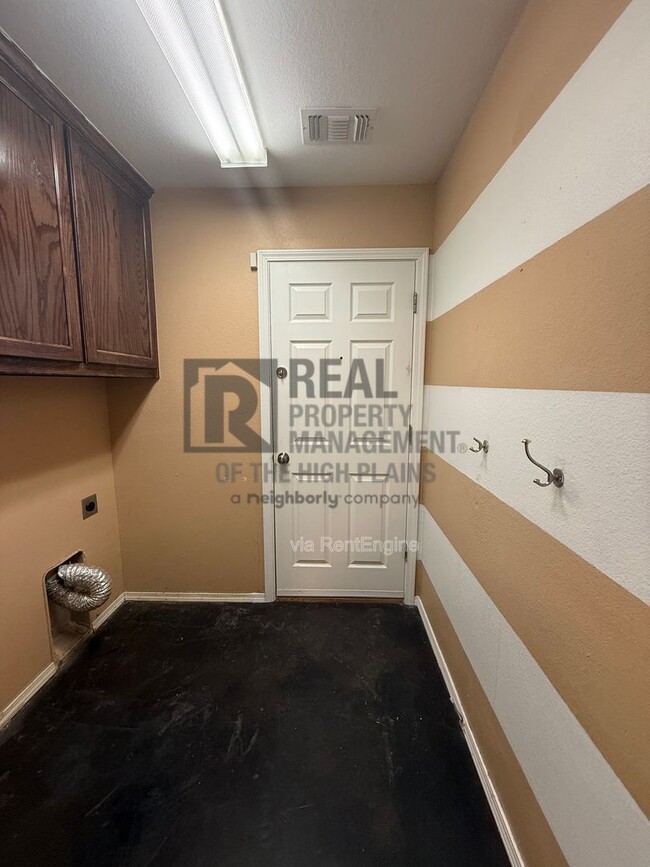 Building Photo - 4505 Pine St