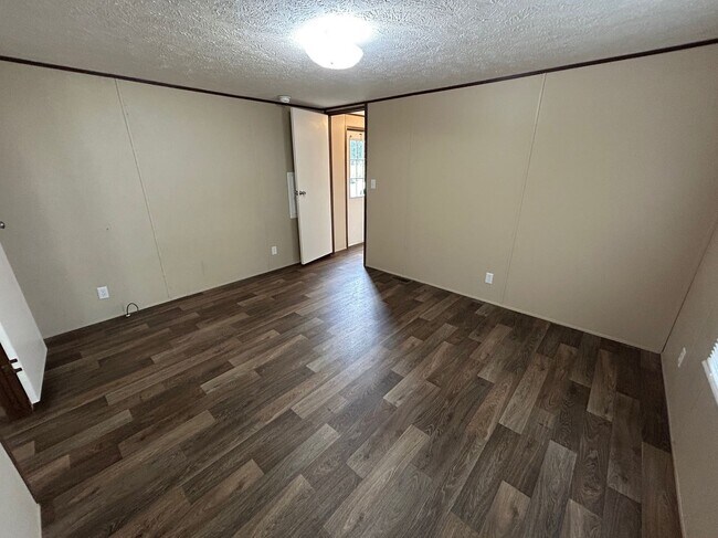 Building Photo - 1512 Jans Dr