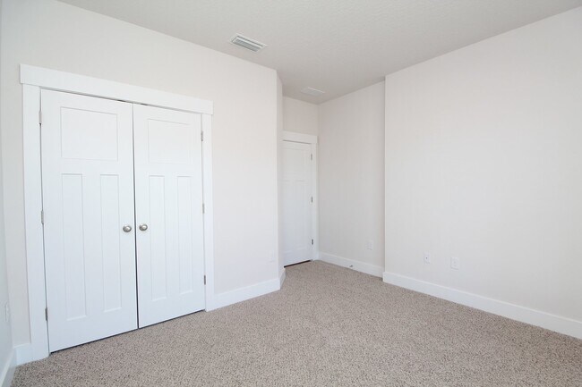 Building Photo - Don’t Miss This 4BR New Construction Home — 3-Car Garage, Modern Interior, Open Layout & Communit...