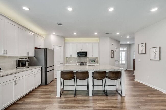 Building Photo - Bright, Modern, Spacious 4bd/3ba Home in Prime Scottdale Location