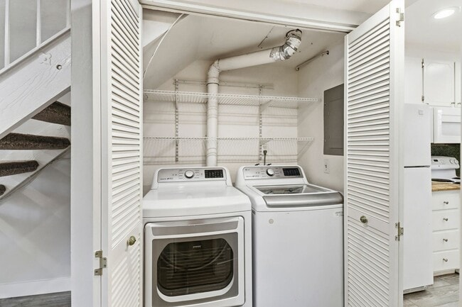 Building Photo - North Davis Condo-Available