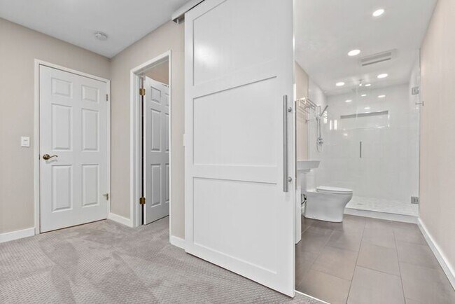 Building Photo - Enormous Waterfront Alki Condo w/ Stunning Views and Rare 2-Car Secure Parking