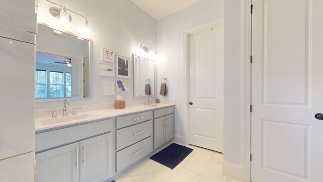 Building Photo - Luxury Home in gated Hampstead Community