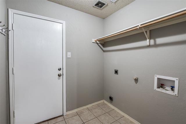 Building Photo - 9936 Carter Dr