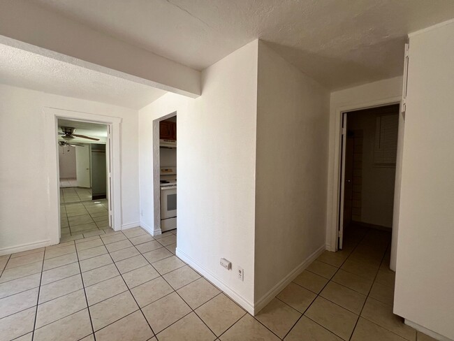 Building Photo - P026