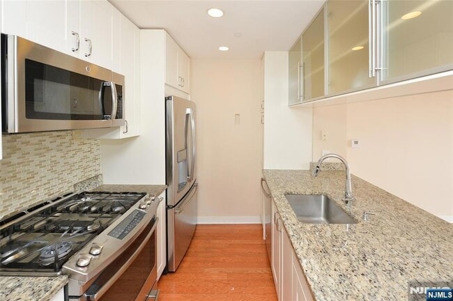 Building Photo - 1111 Hudson Park