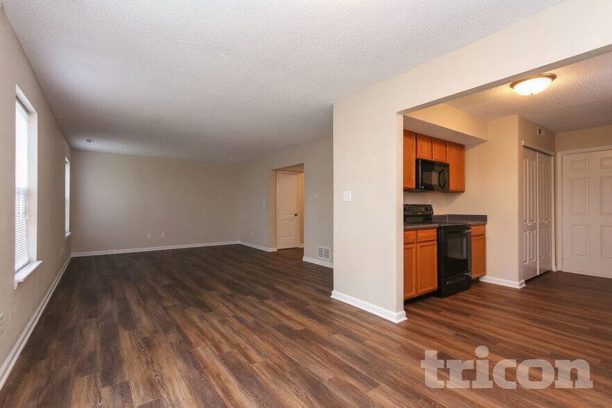 Building Photo - 1329 Lake Meadow Dr