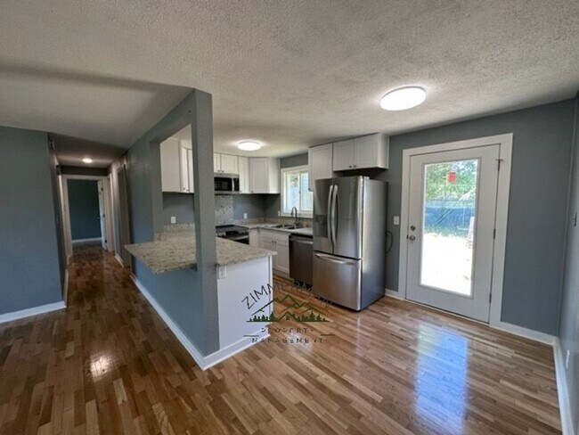 Building Photo - Fully remodeled 3-bedroom 1 bath home!