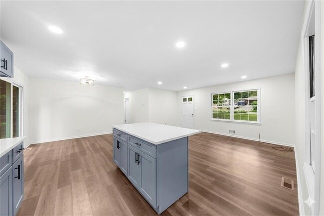 Building Photo - 3022 Hillwood Dr NW
