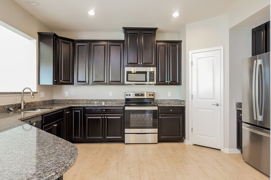 Building Photo - 2212 Ambergate Dr