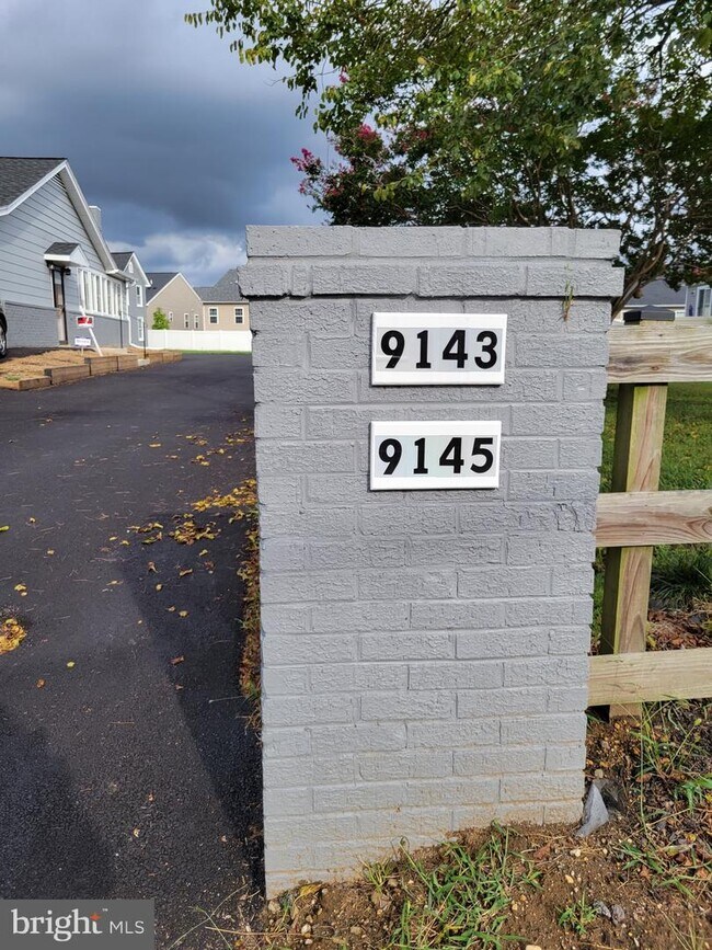 Building Photo - 9141 Old Scaggsville Rd