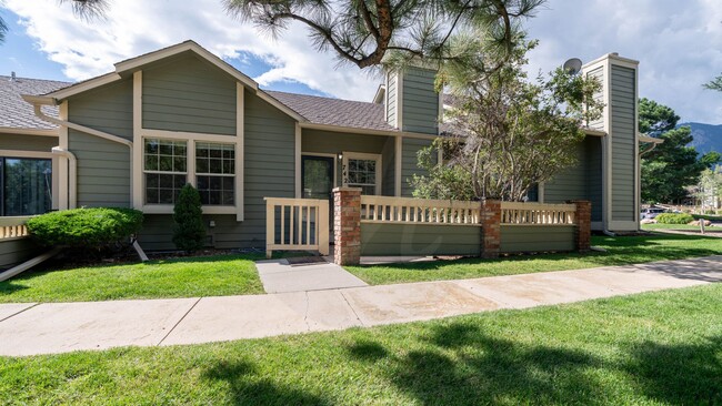 Building Photo - 2 Bedroom Rancher Townhome in Country Club...
