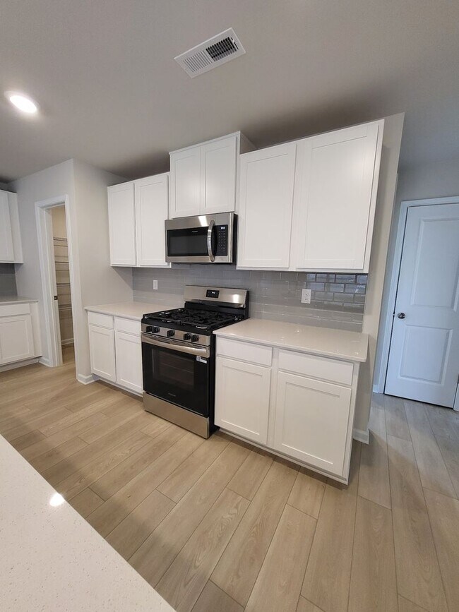 Building Photo - Stunning 5BR/3BA Home located in Statesville