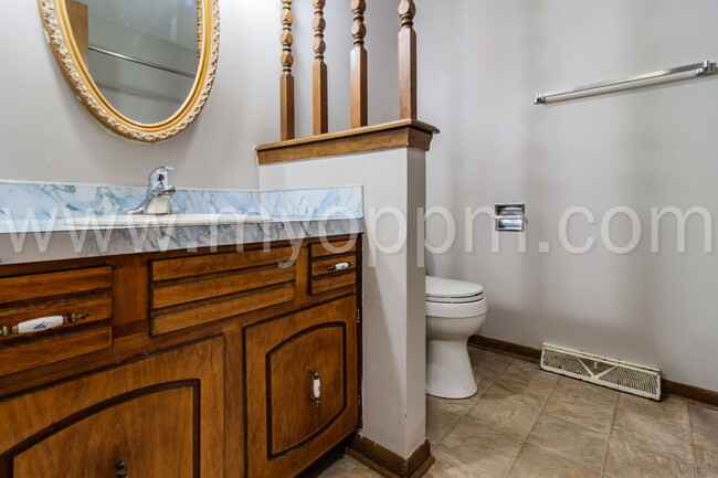 Building Photo - Beautiful 3 Bedroom / 2.5 Bath | 120th and...