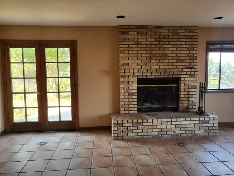 Building Photo - 658 Coronado Hills Dr