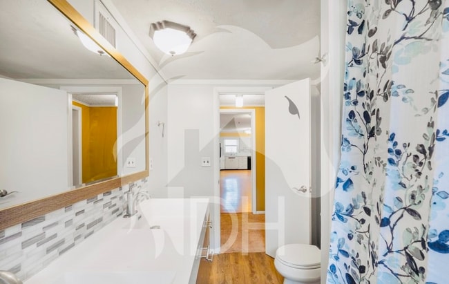 Building Photo - "Charming 3-Bedroom Oasis with 2 Full Baths in the Heart of Vinita!"