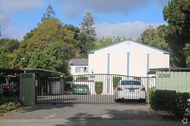 Primary Photo - 22565-22569 Center St