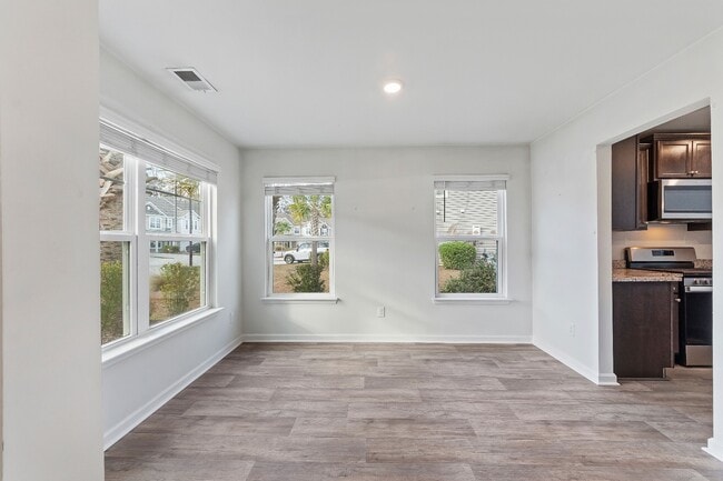 Building Photo - 9784 Transplanter Cir