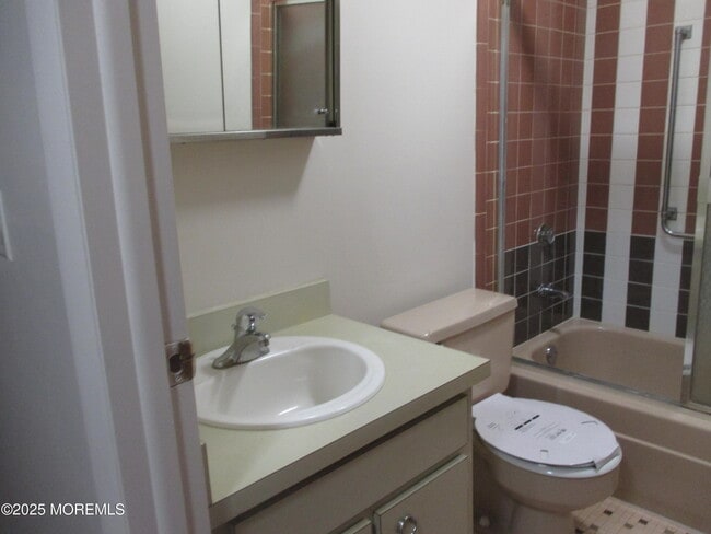 Building Photo - 308B W Malvern Ct