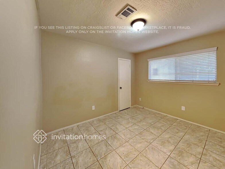 Building Photo - 22610 Meadowgate Dr