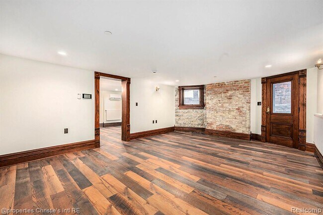Building Photo - 701 W Canfield St