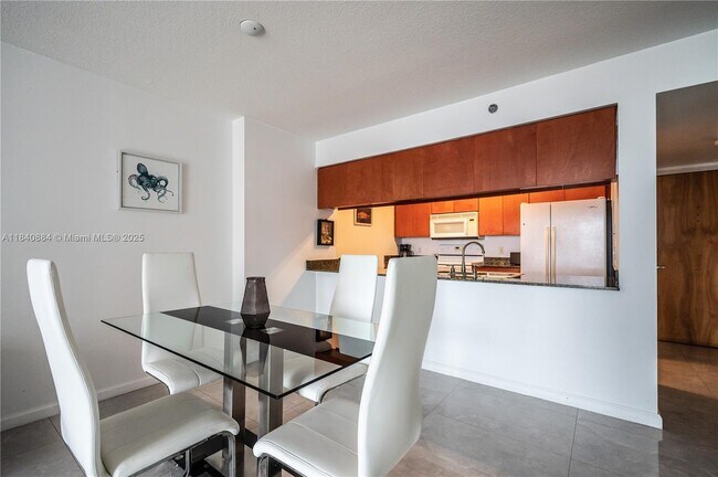 Building Photo - 1200 Brickell Bay Dr