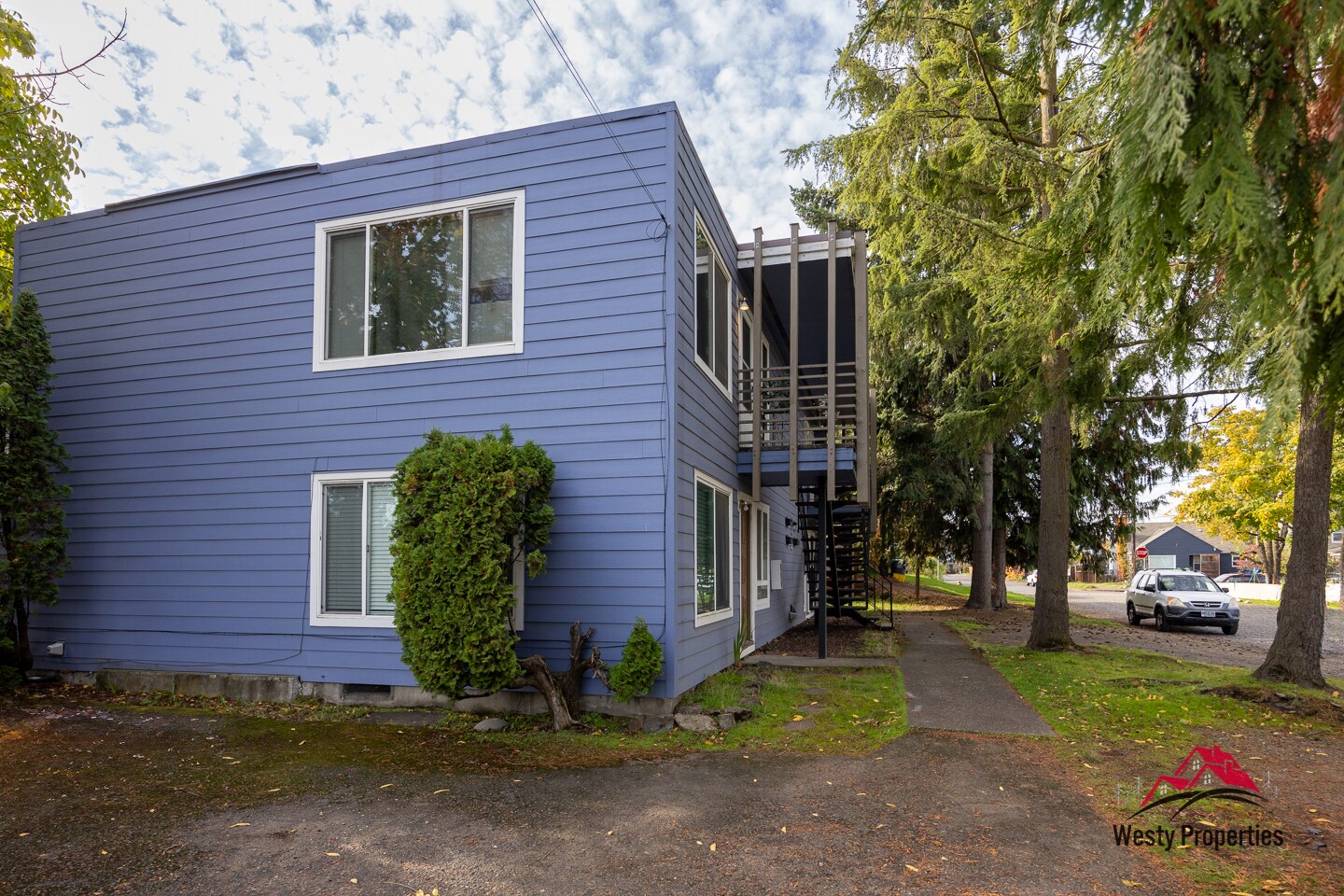 Building Photo - 212 N Dekum St