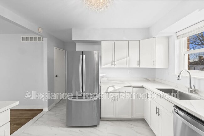 Building Photo - 3918 Usher Ave