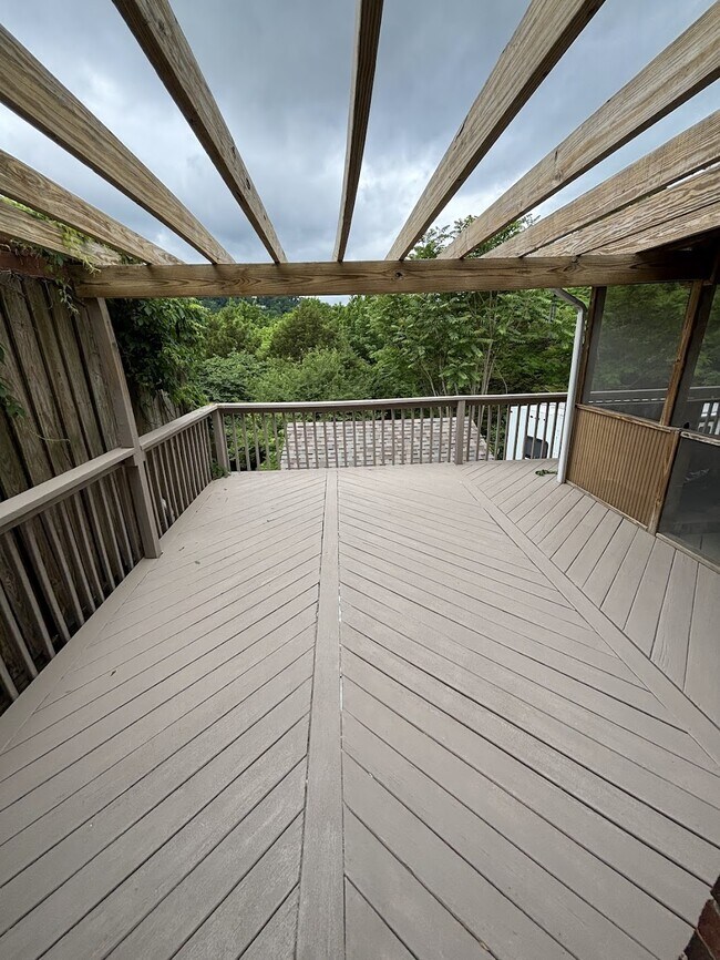 Building Photo - 4627 Mountain View Dr