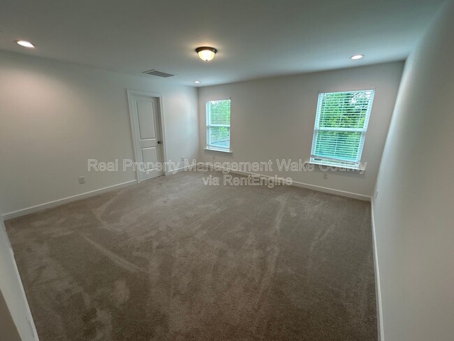 Building Photo - 156 Sargents St