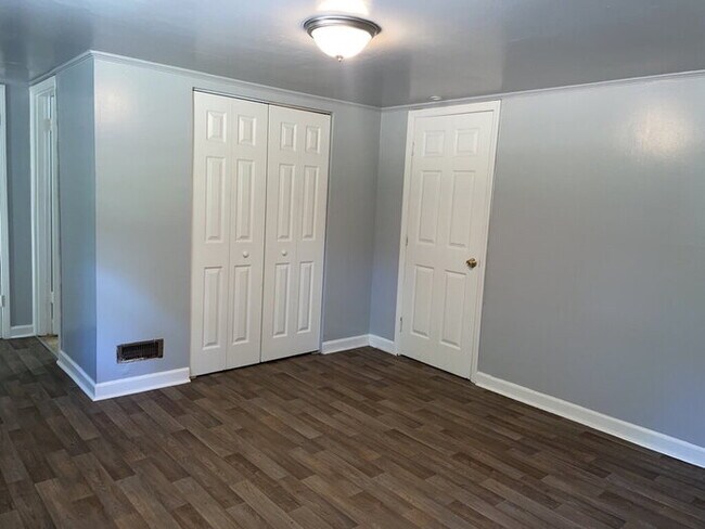 Building Photo - "Charming Greenville Retreat: Cozy 3-Bed, 2-Bath Home at 18 Whitehorse Rd Ext.!"