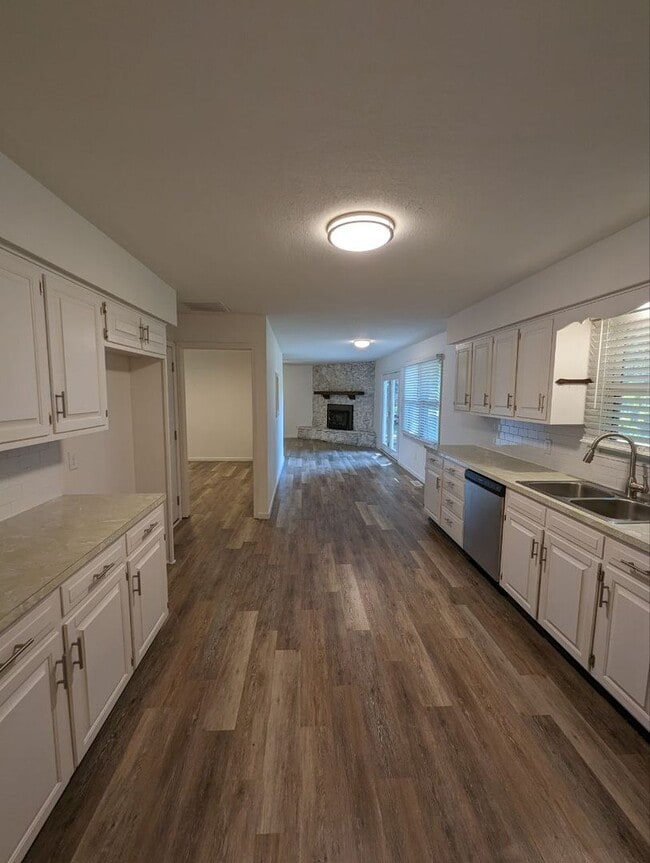 Building Photo - Primrose Market Place - Battlefield Mall A...