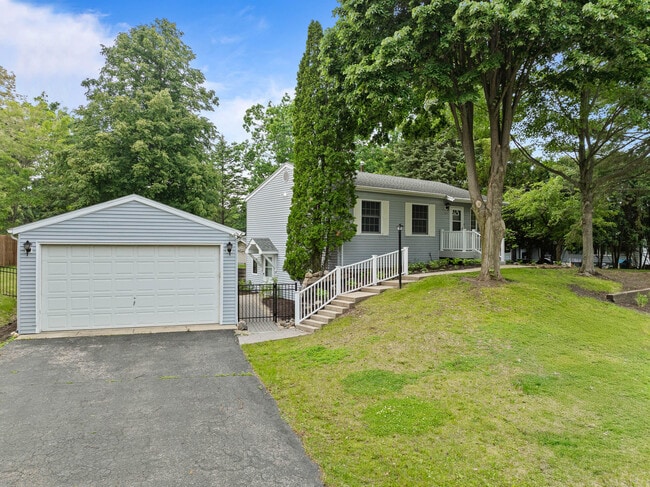 Building Photo - 438 Sylvan Dr