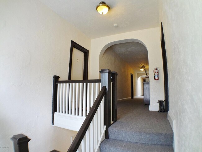 Building Photo - Beautiful 1BR condo in the Highlands- unit cannot be viewed until 5/28/2026