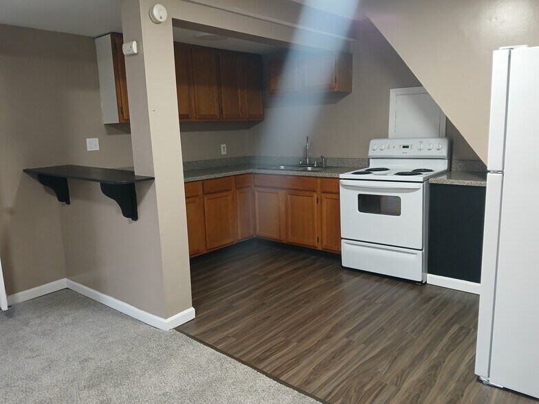 Building Photo - 216 N Main St