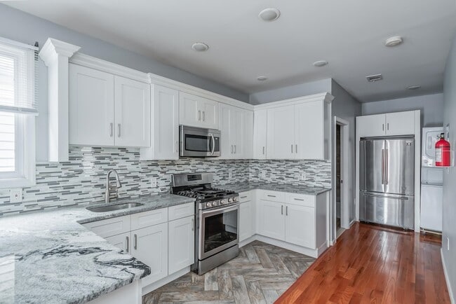 Primary Photo - 164 Avenue B