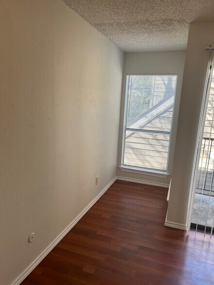 Building Photo - 9809 Walnut St