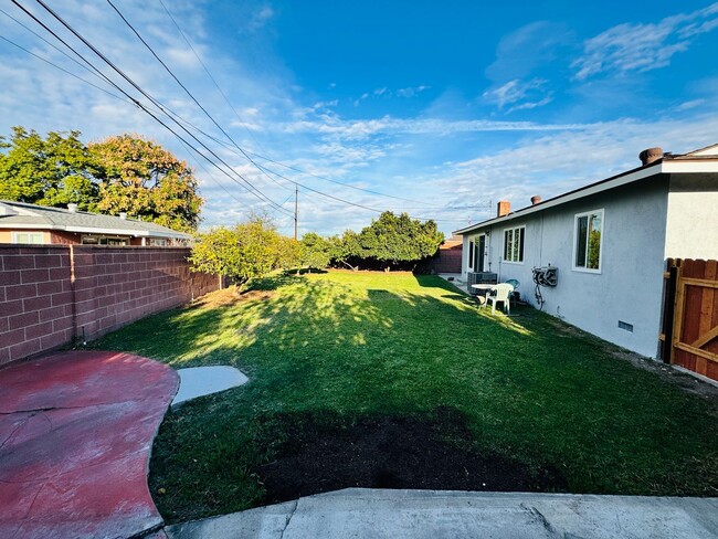 Building Photo - Charming Remodeled Ranch-Style Home with M...