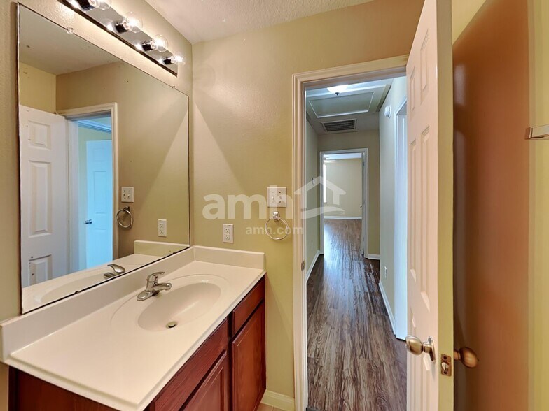 Building Photo - 9415 White Diamond Ln